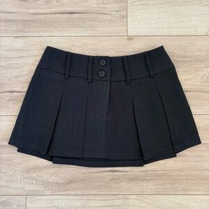 Black Pleated Peppermayo Mini Skirt